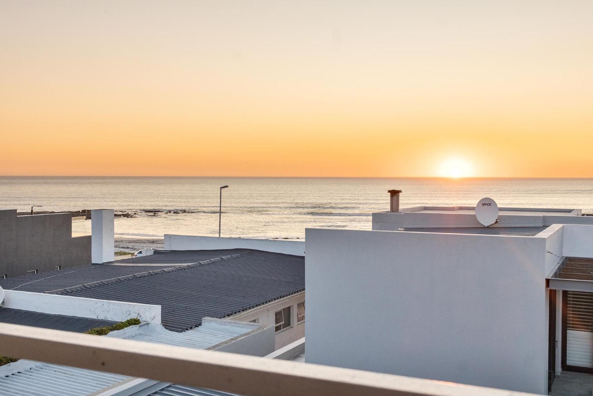The Sandcastle Guesthouse - Melkbosstrand Exterior photo